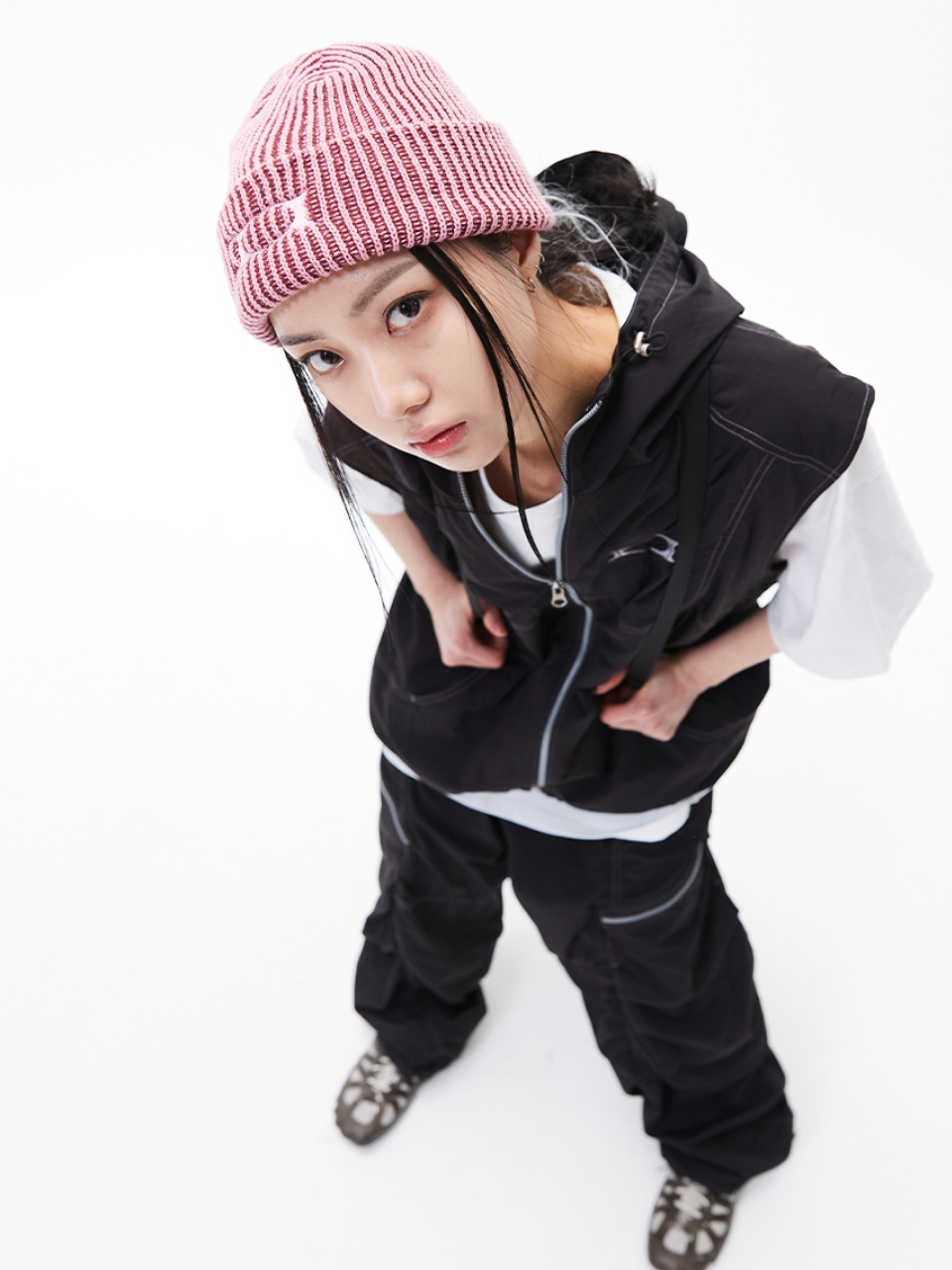 GLOSSY HOOD VEST BLACK 상세 이미지 4