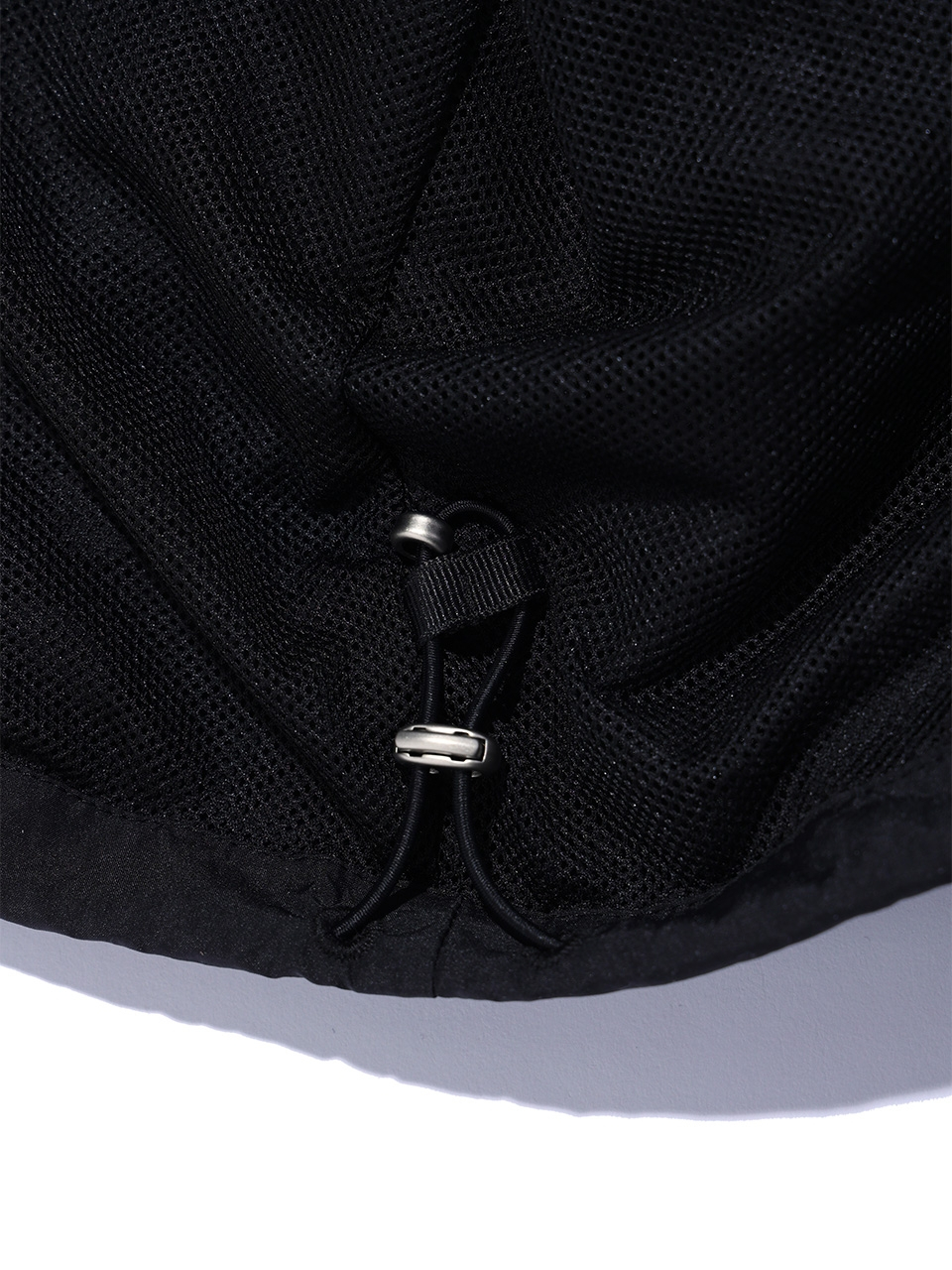GLOSSY HOOD VEST BLACK 상세 이미지 22
