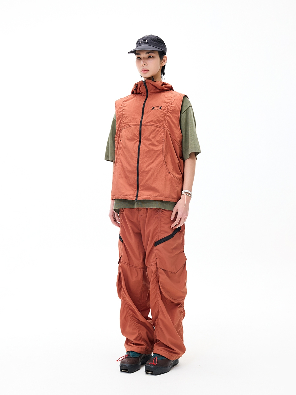 【CRITIC】GLOSSY CARGO PANTS MUSINSA | CRITIC GLOSSY CARGO PANTS BROWN