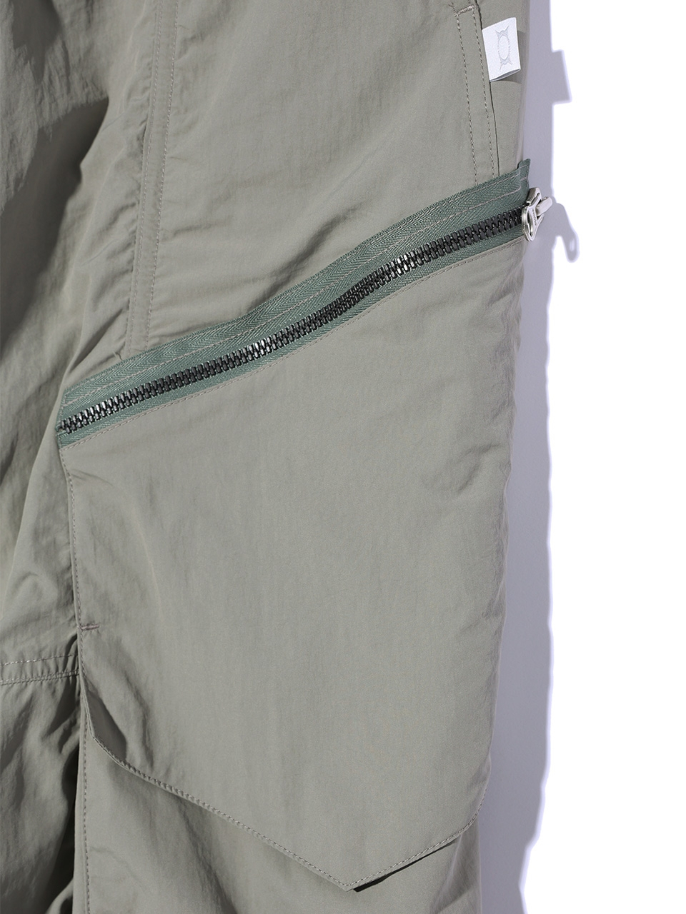 MUSINSA | CRITIC GLOSSY CARGO PANTS GRAY