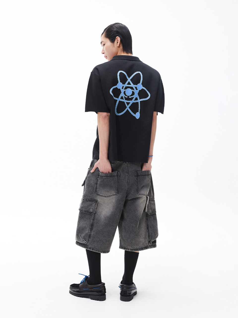 CRITICのBASIC WORMHOLE SWEATSHIRT 全3色 MUSINSA | CRITIC BASIC WORMHOLE SWEATSHIRT BLACK