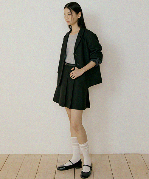 three button short jacket-черный