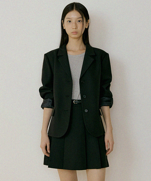 three button short jacket-черный