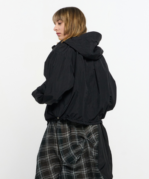 Горловина Shirring Hooded Ветровка _ Черный