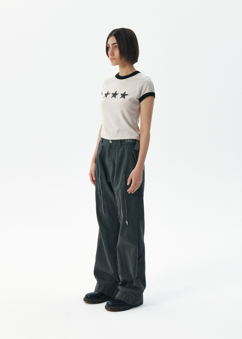 [EERST] Star Ringer T-shirt ☆送料込☆ TXTスビン着用EERSTのStar Ringer T-shirt 全2色 (Tシャツ