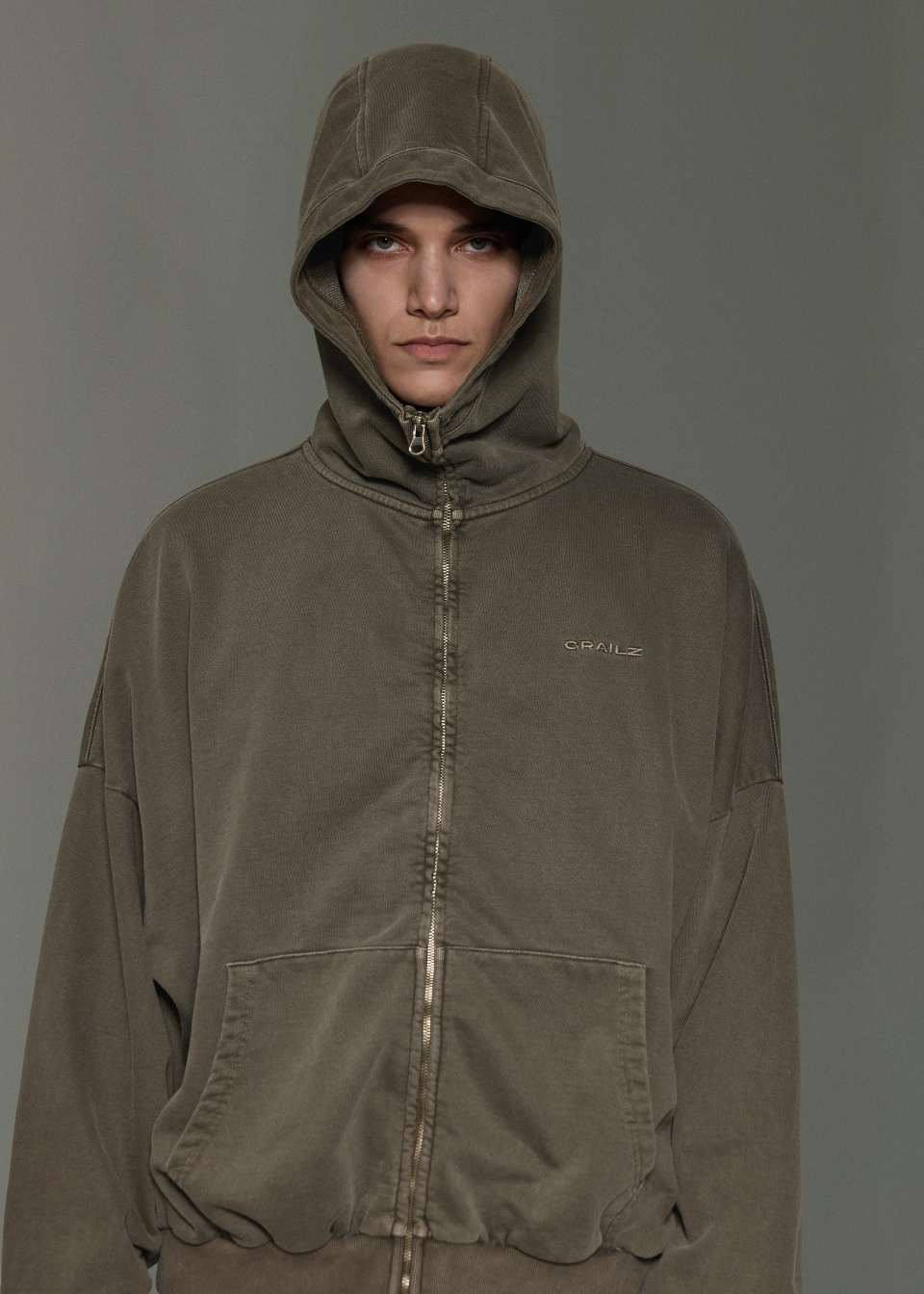 【GRAILZ】ERBE OVERSIZED SWEATSHIRTS [BROWN] 그레일즈(GRAILZ) ERBE OVERSIZED ZIP HOODIE [BROWN] - 사이즈