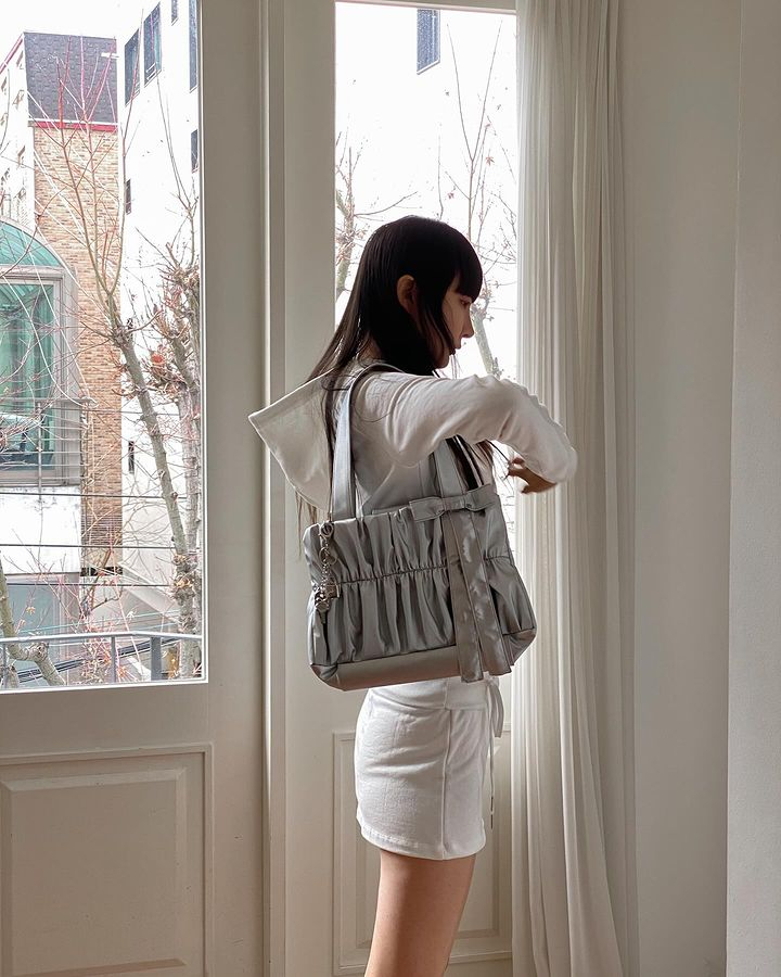 ODDONEOUTXthesallyslaw] SHIRRING BAG SILVER - ODD ONE OUT
