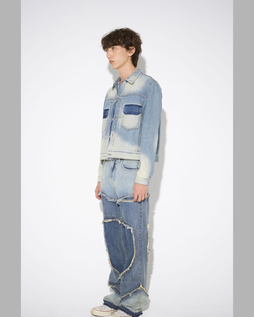 RIPPED OFF POCKET STUD DENIM JACKET (WASHED BLUE)