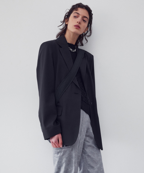 SINGLE BREASTED BUTTON FASTENING BLAZER