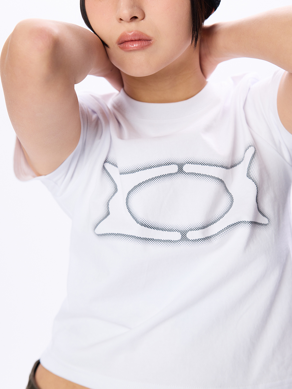 크리틱(CRITIC) WORMHOLE LOGO CROP FIT T-SHIRTS WHITE