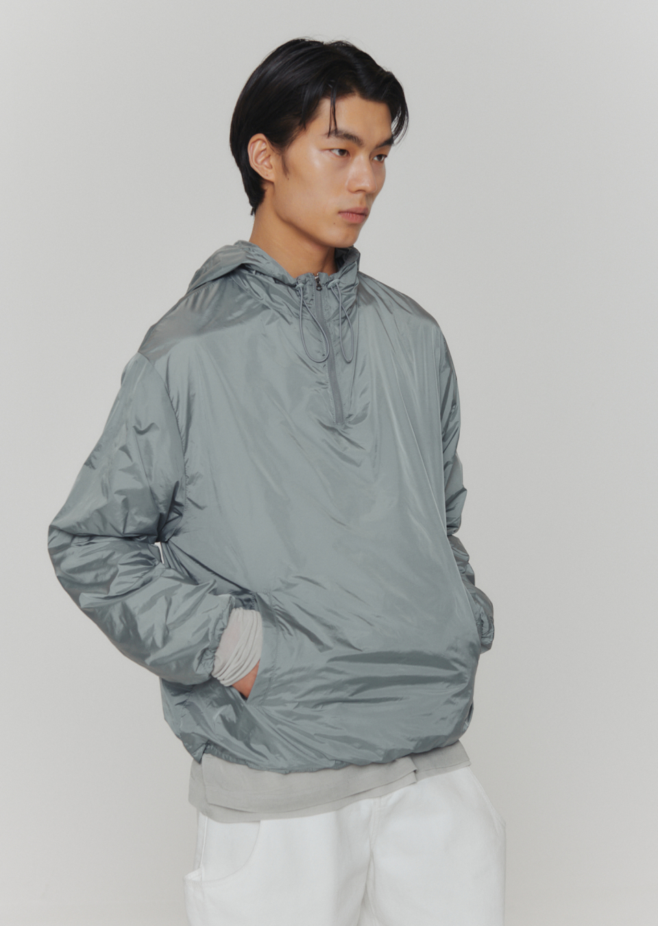 아모멘토(AMOMENTO) GLOSSY NYLON HALF ZIP-UP JUMPER (3COLORS