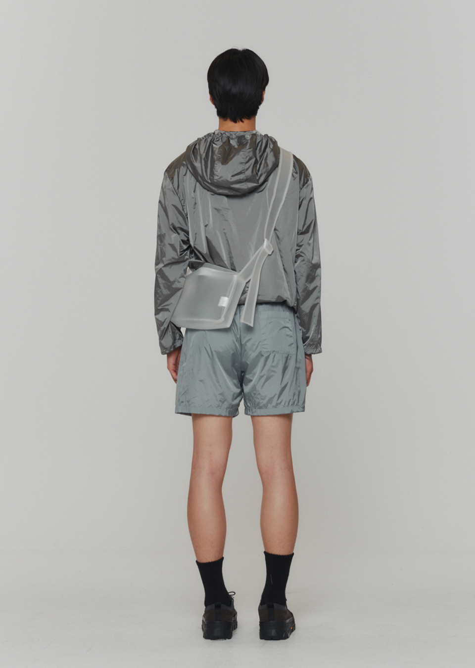 아모멘토(AMOMENTO) GLOSSY NYLON HALF ZIP-UP JUMPER (3COLORS
