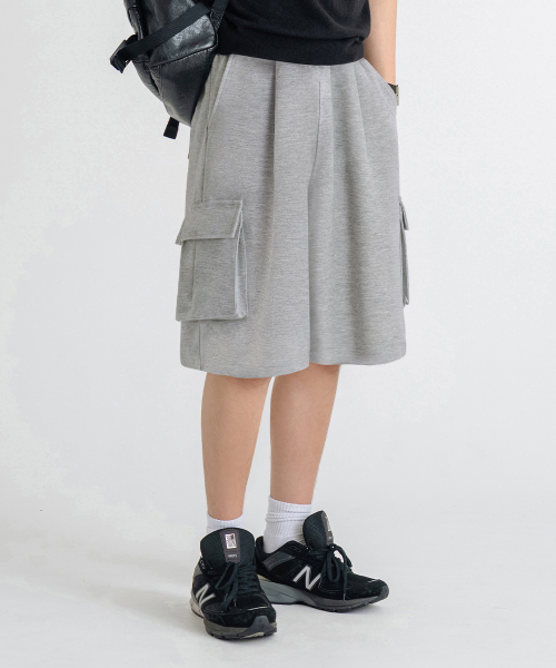 BERMUDA WIDE ONE-TUCK CARGO SWEAT SHORTS [GRAY]