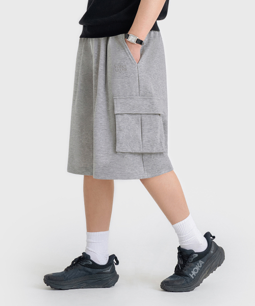 BERMUDA WIDE ONE-TUCK CARGO SWEAT SHORTS [GRAY]