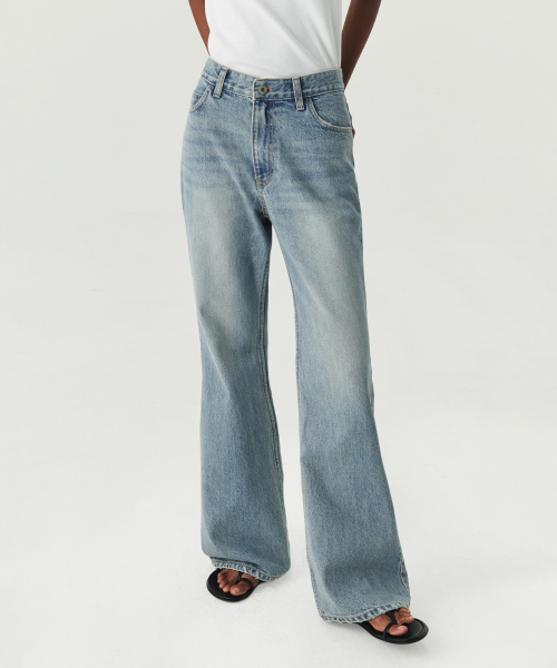 Relaxed Boots Cut Denim - Light Blue