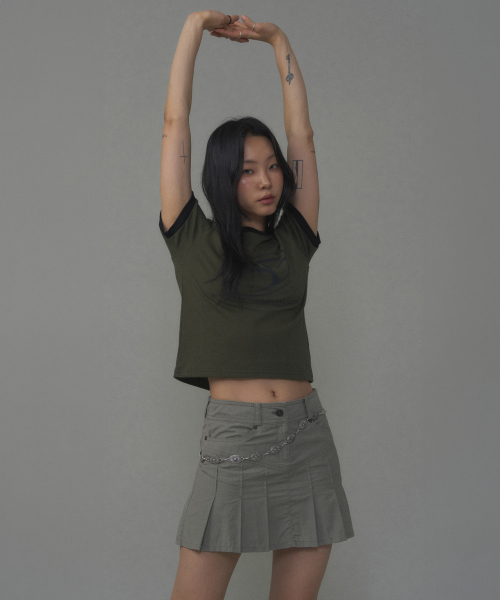 Укороченная футболка с крупным графическим логотипом Khaki
