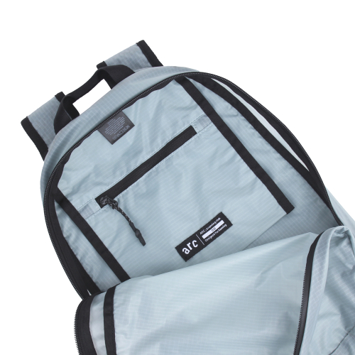 UL Flat Backpack 6L – Glacier Blue