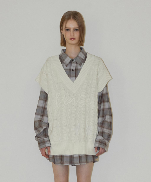 Lettering Cable Over Knit Vest Ivory