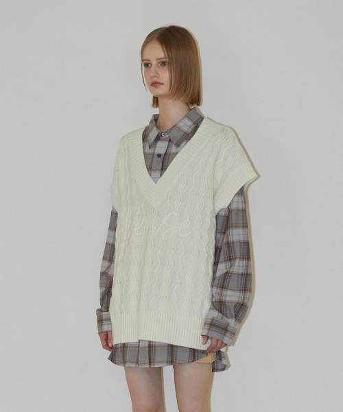 Lettering Cable Over Knit Vest Ivory