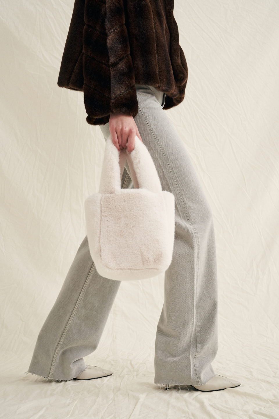 MUSINSA公式 | MOLLIOLLI Koya Fake Fur Mini Fur Bag Winter