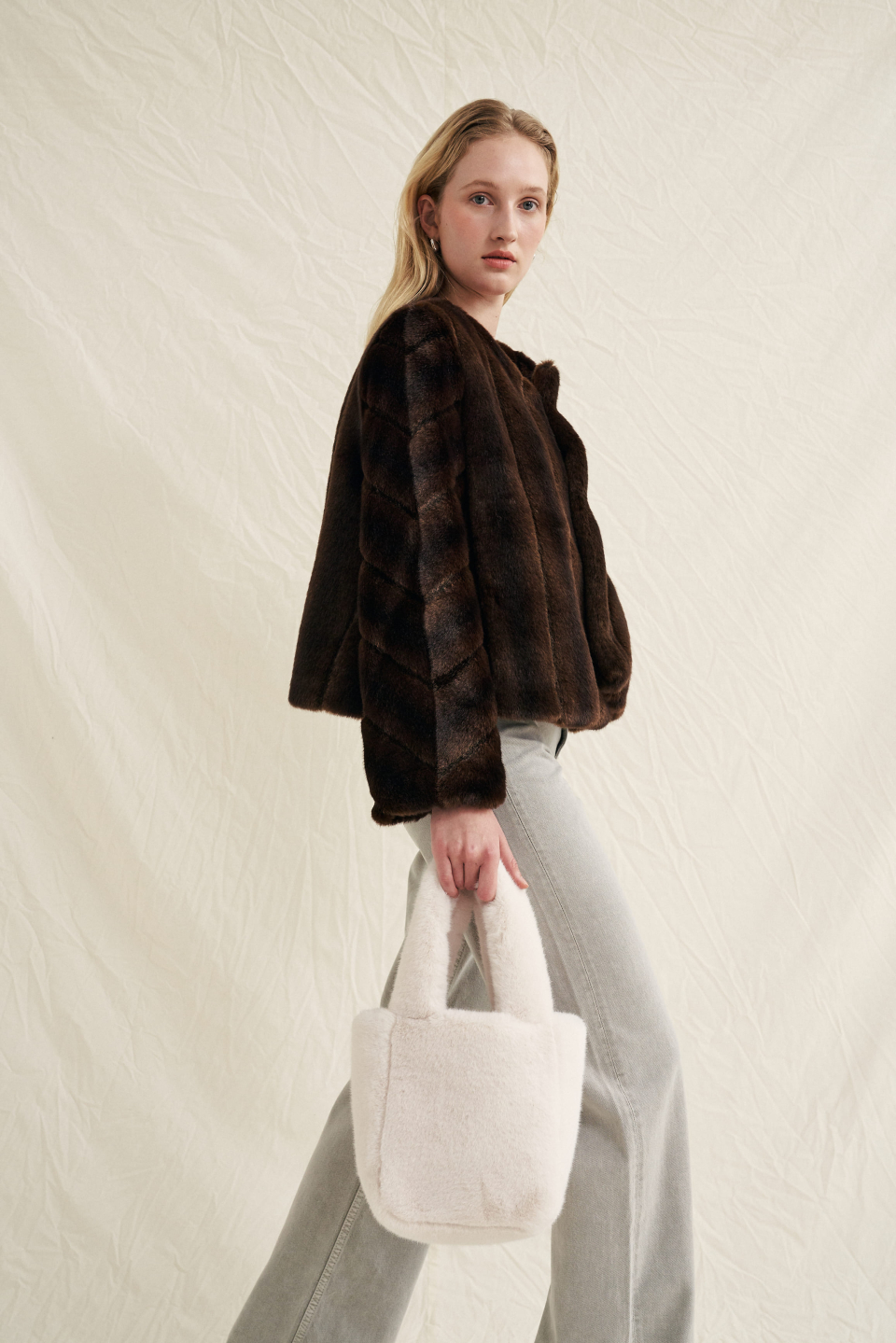 トートバッグ MOLLIOLLI Koya eco-fur mini fur bag winter bag ivory MW1WAC2 MUSINSA | MOLLIOLLI Koya Fake Fur Mini Fur Bag Winter Bag