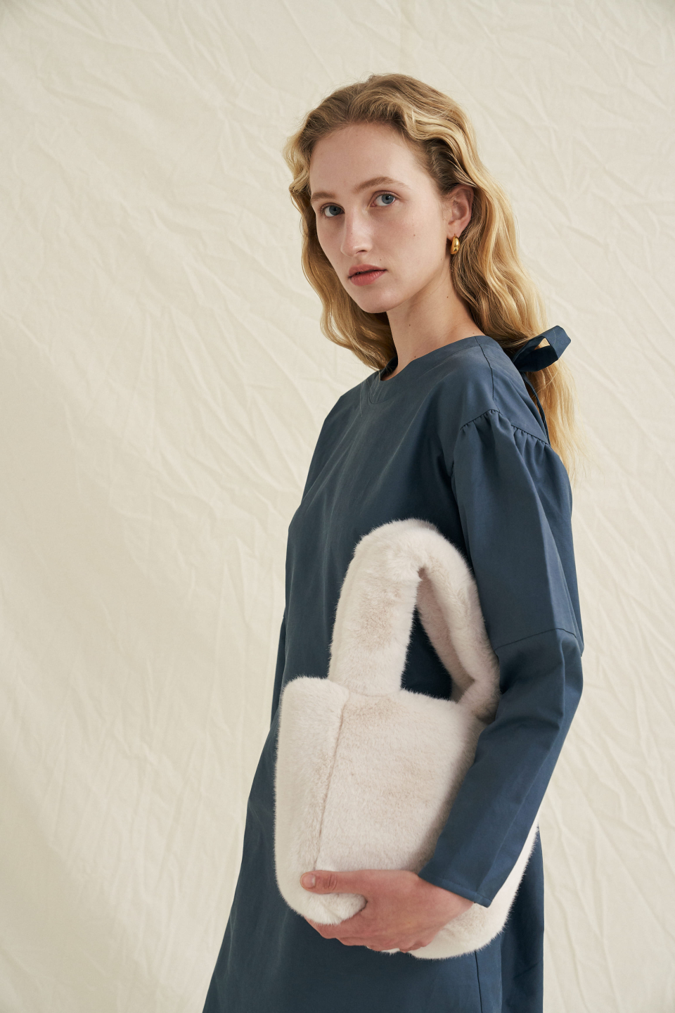 MUSINSA | MOLLIOLLI Koya Fake Fur Mini Fur Bag Winter Bag