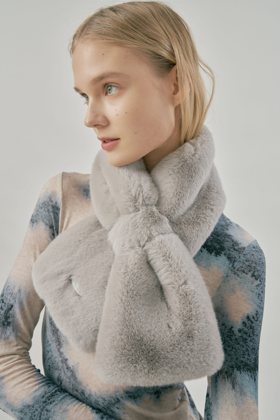MUSINSA | MOLLIOLLI Molly Ring Fake Fur Muffler [Light Gray]