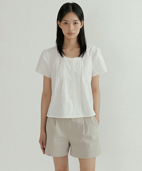 pintuck round blouse-ivory