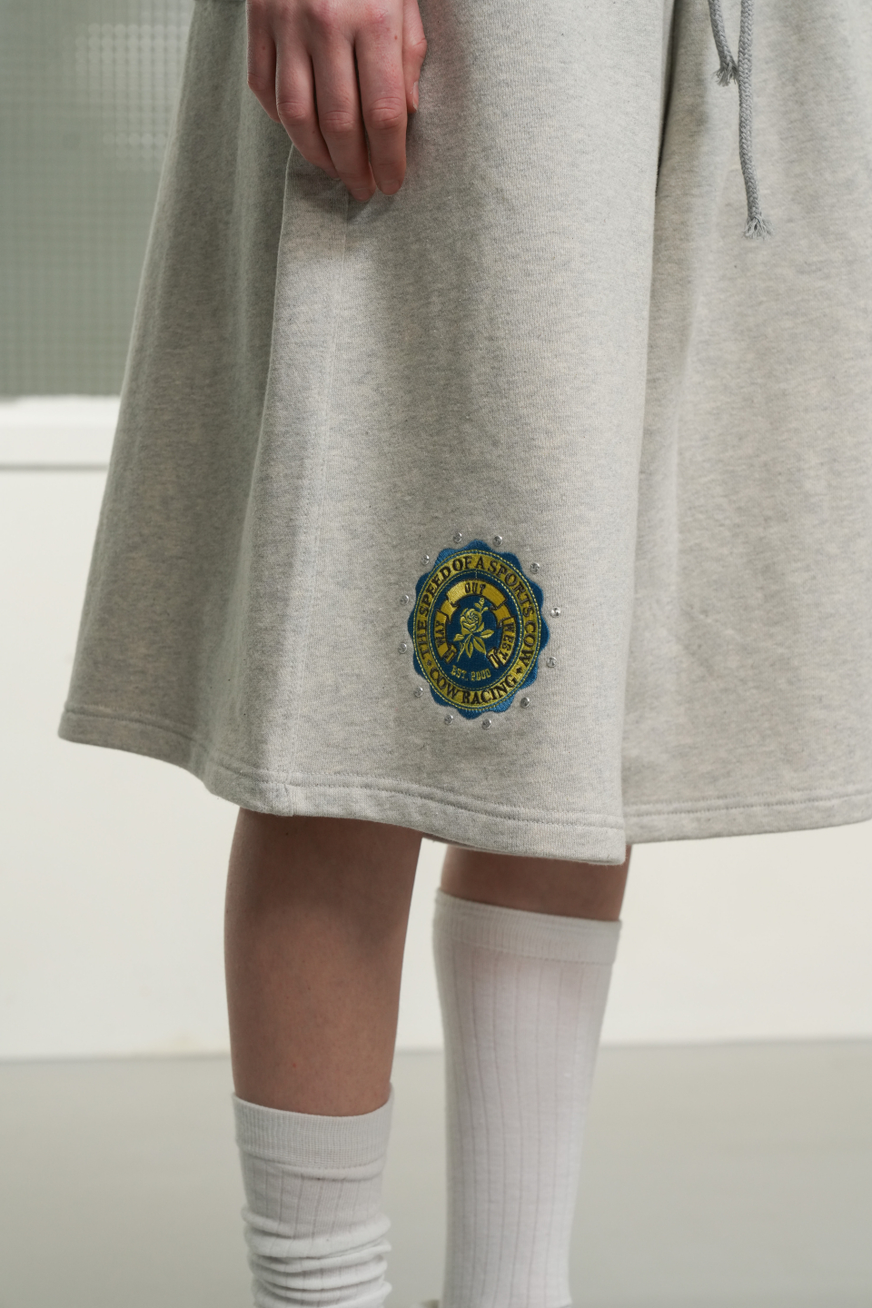 ☆送料・関税込☆GRAILZ★ROSE EMBLEM BERMUDA SWEATPANTS★ MUSINSA公式 | GRAILZ ROSE EMBLEM BERMUDA SWEATPANTS [GREY]