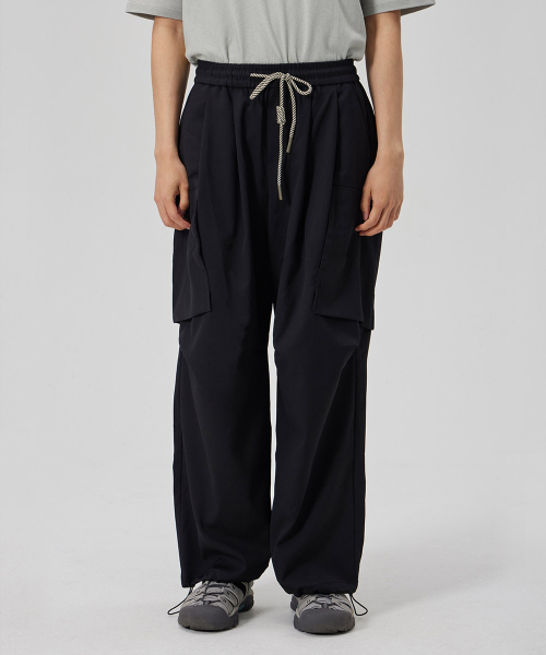 TWO TUCK WIDE PARACHUTE CARGO PANTS_BLACK