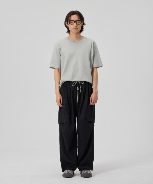 TWO TUCK WIDE PARACHUTE CARGO PANTS_BLACK