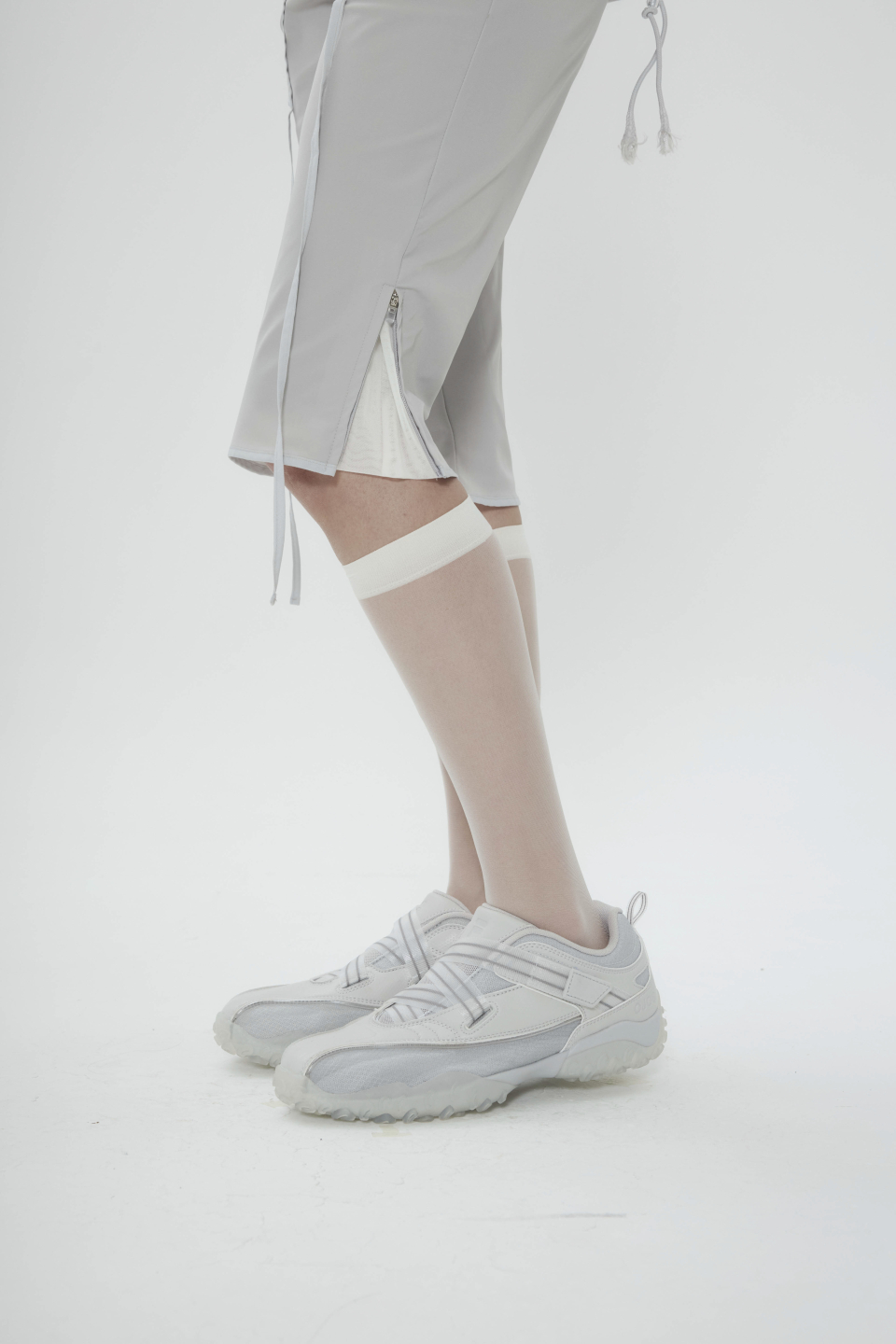 오호스(OJOS) Strap Trimming Capri Pants / Grey - 사이즈
