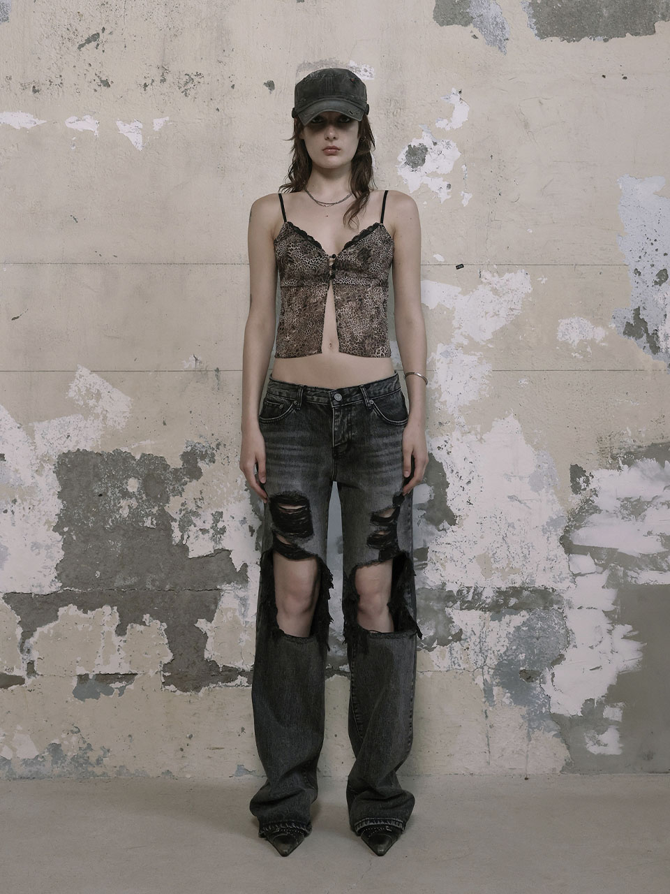 【BOHEMSEO】DISTRESSED DEEP GRAY JEANS 보헤미안 서울(BOHEMSEO) DISTRESSED DEEP GRAY JEANS - 사이즈