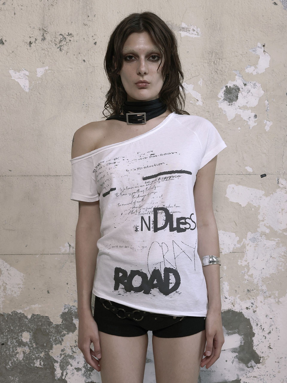 ★送料・関税込★BOHEMSEO★FUNKY SCOOP NECK TEE SCRIBBLE BOHEMIAN SEOUL】BOHEMSEO FUNKY SCOOP NECK TEE SCRIBBLE