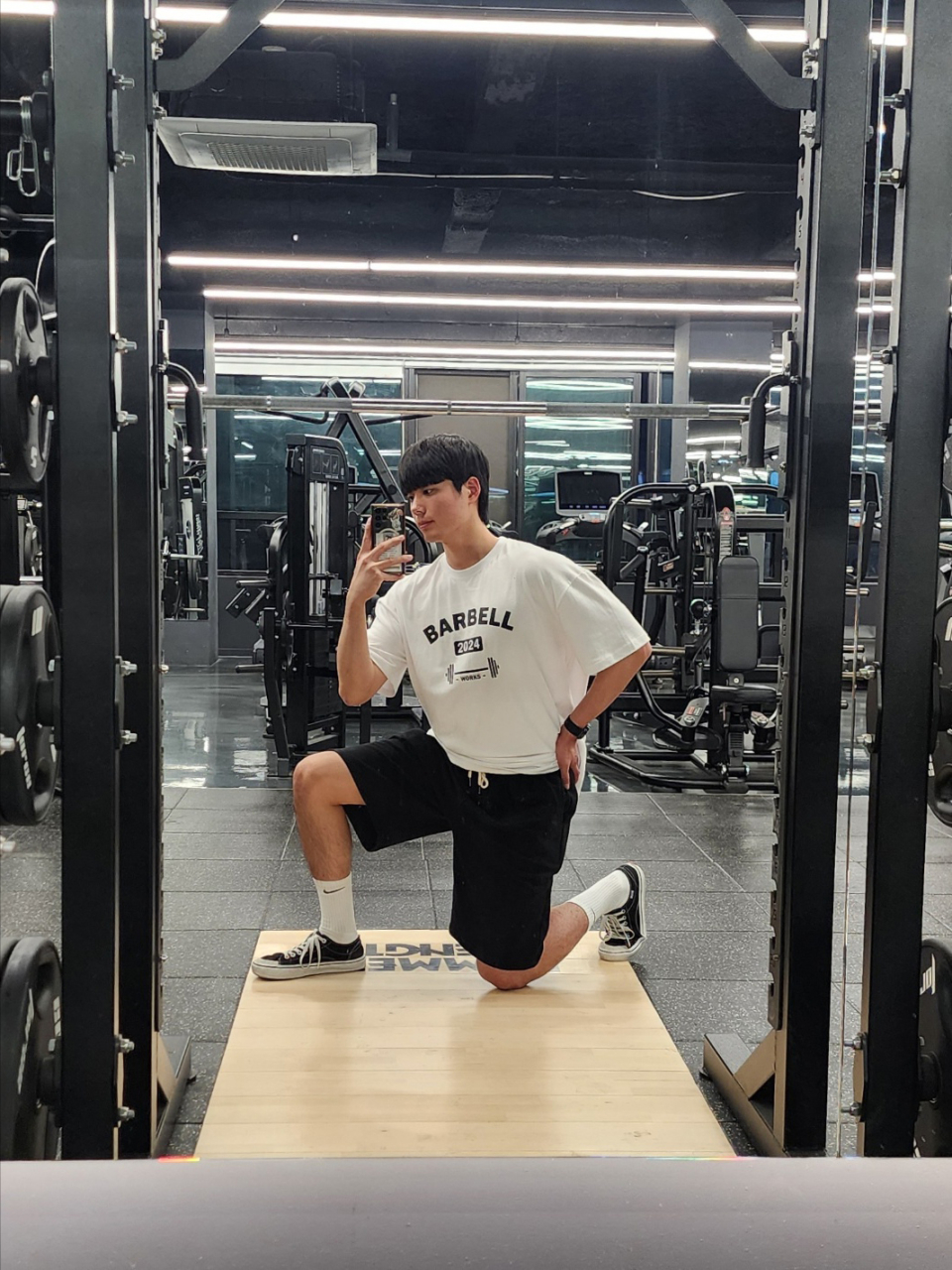 화이트티 모델컷