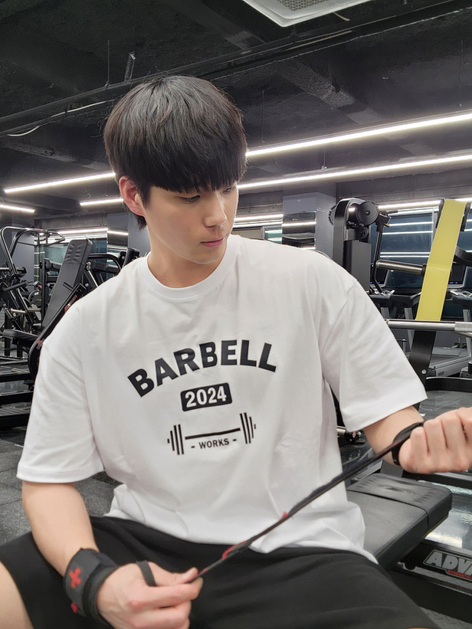 화이트티 모델컷