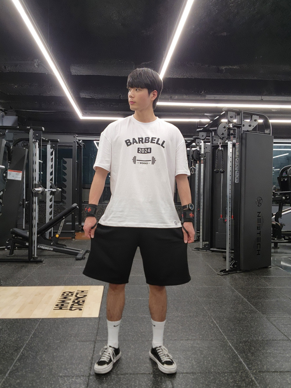 화이트티 모델컷