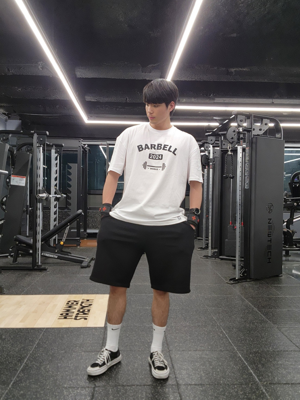 화이트티 모델컷