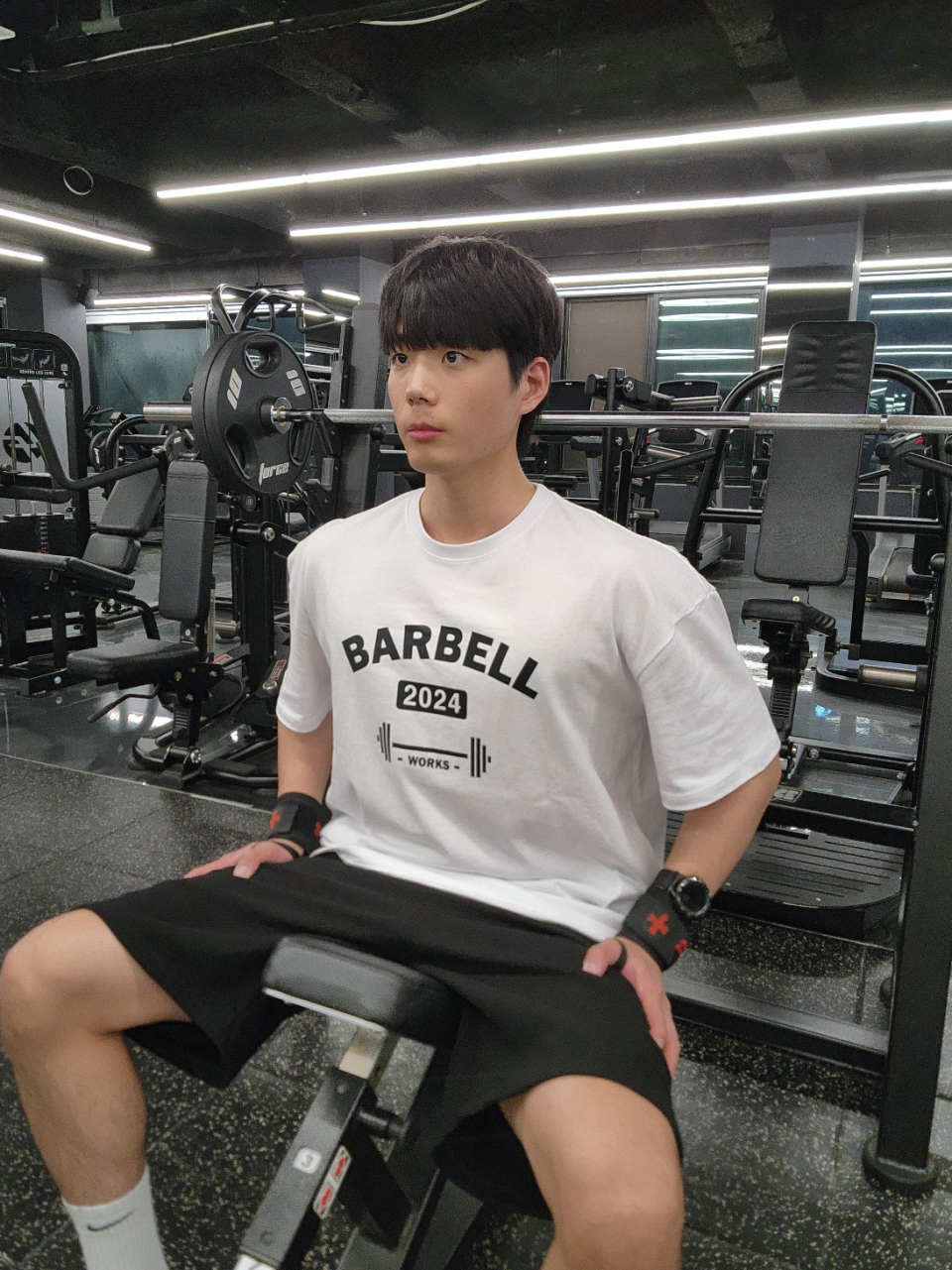 화이트티 모델컷