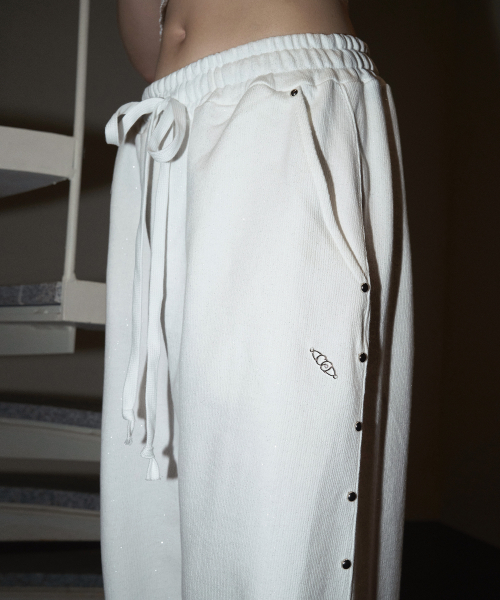 stud twinkle jogger pt - white