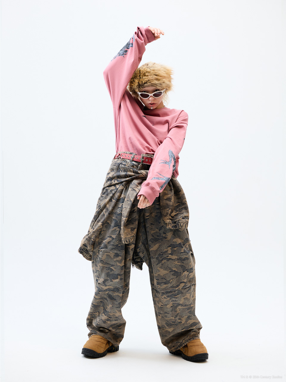 ★CRITIC X ALIEN WALK LONG SLEEVE TS 크리틱(CRITIC) CRITIC X ALIEN WALK LONG SLEEVE TS PINK