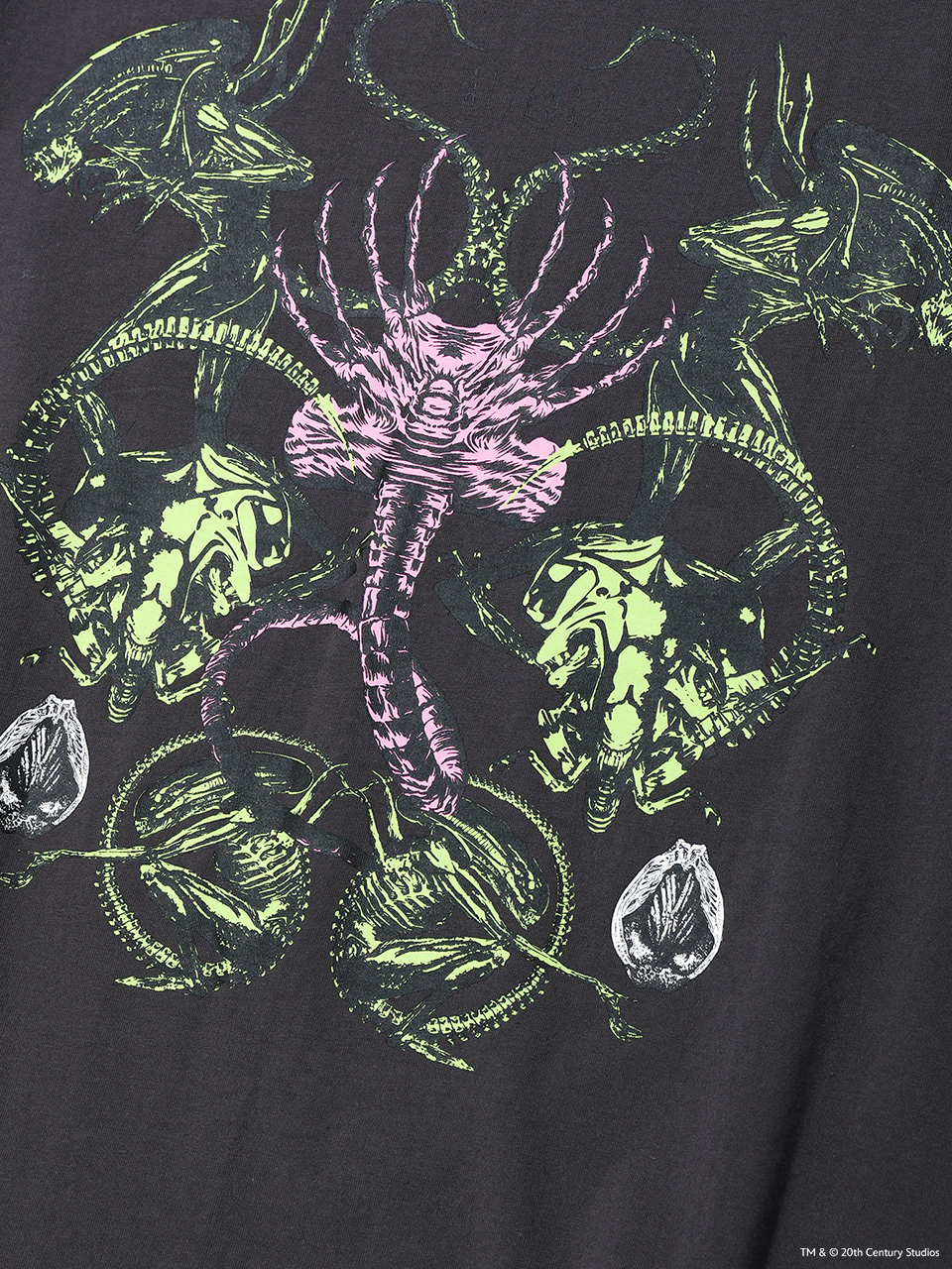 MUSINSA公式 | CRITIC CRITIC x ALIEN COLLAGE LONG SLEEVE TS