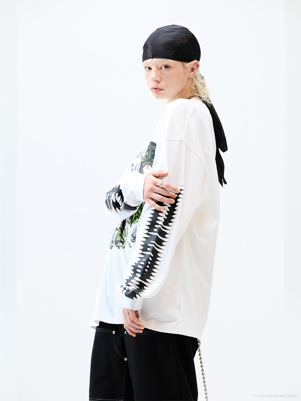 MUSINSA | CRITIC CRITIC x ALIEN COLLAGE LONG SLEEVE TS WHITE
