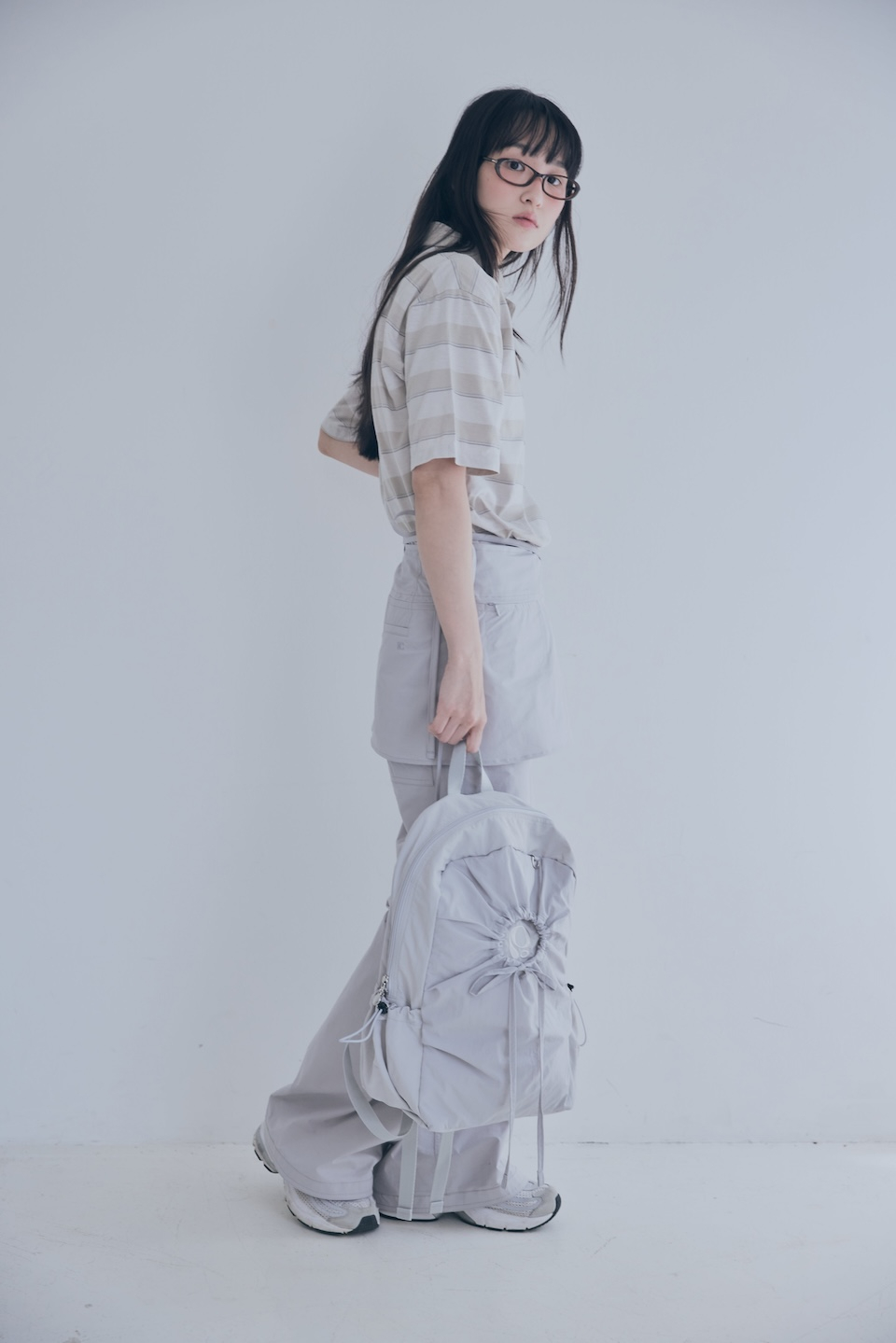 ■POIE■ hole string PO backpack light gray backpack01 hole string po backpack (light grey) - poie | 60% - Asian