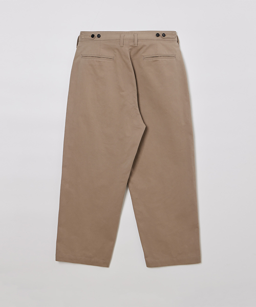 MAN CLASSIC CHINO PANTS DEEP BEIGE