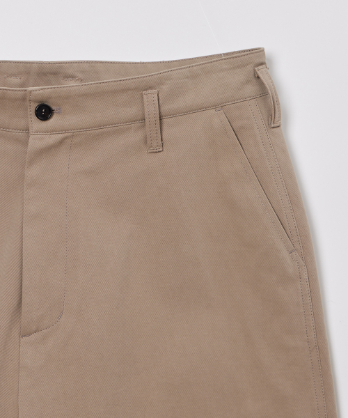 MAN CLASSIC CHINO PANTS DEEP BEIGE