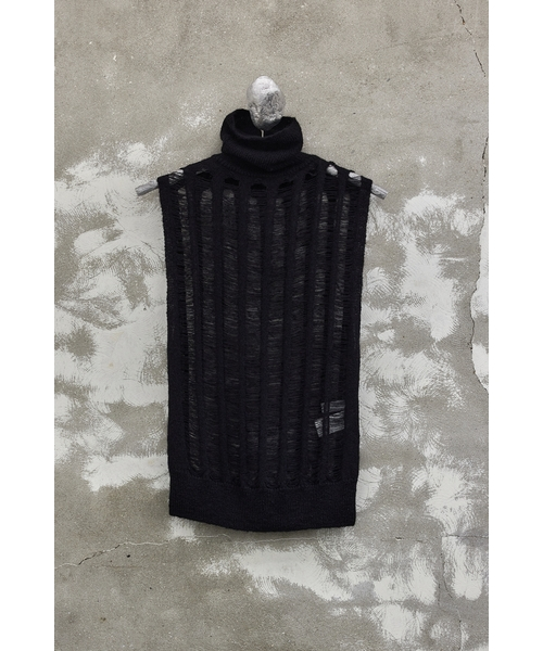 High Neck Damaged Knit Vest-Black