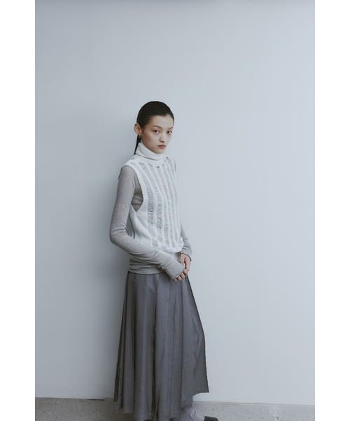 High Neck Damaged Knit Vest-Ivory