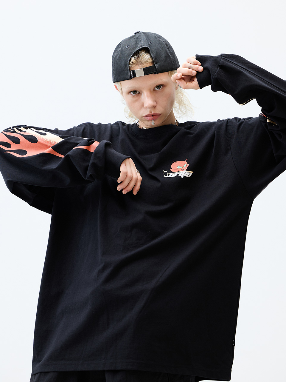 CRITICのCRITIC DEVILMAN LONG SLEEVE T-SHIRT 全2色 MUSINSA | CRITIC CRITIC DEVILMAN LONG SLEEVE T-SHIRT BLACK