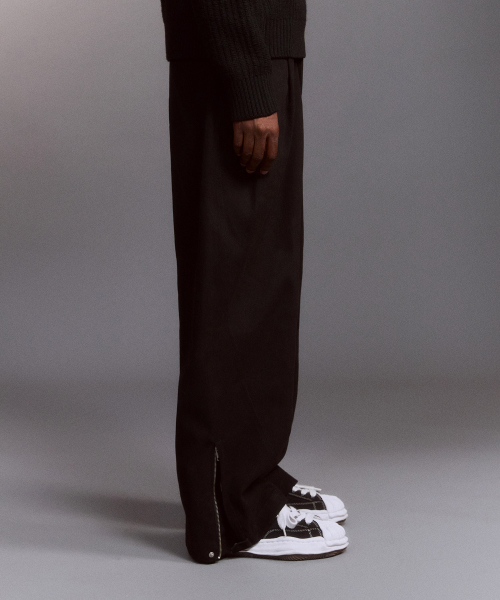 Side Zip Pleated Cotton Pants (BLACK)